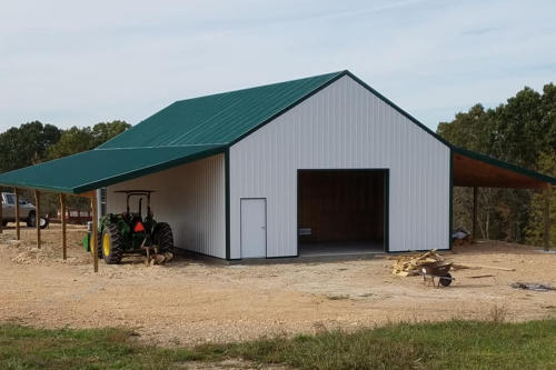 a picture of a custom barn we built in Southwest City MO